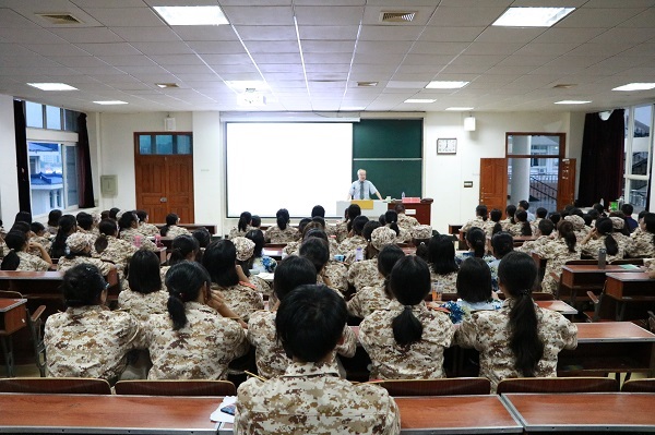 知名法学家为法学专业新生上开学第一课 法学院