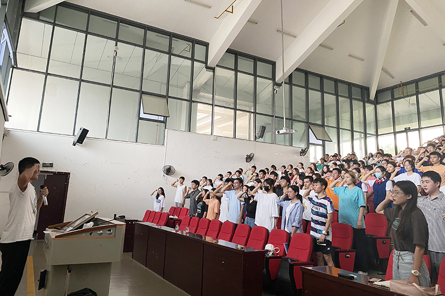 廉洁自律做表率，良好风气塑形象