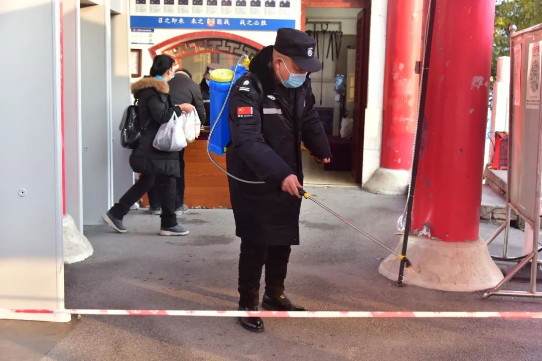 确保每位同学百分之百安全入校